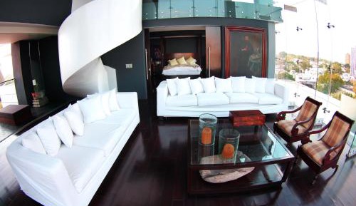 Suite Demetria