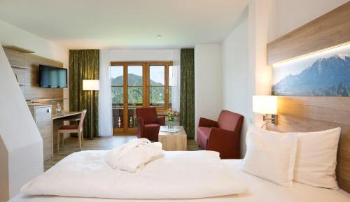 Comfort Double Room with Balcony and Mountain View