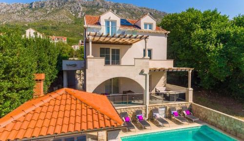 Six-Bedroom Villa with Terrace and Pool View