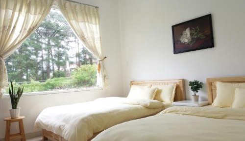 Family Room with Garden View