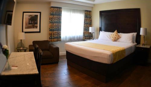 Deluxe King Suite