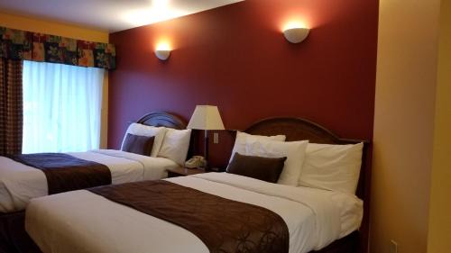 Two Deluxe Beds with Sofa Bed - No Pets Allowed