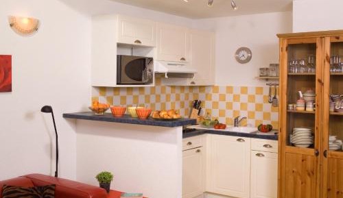 One-Bedroom House (4-5 Adults)