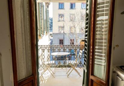 Apartment with Shared Bathroom with Terrace
