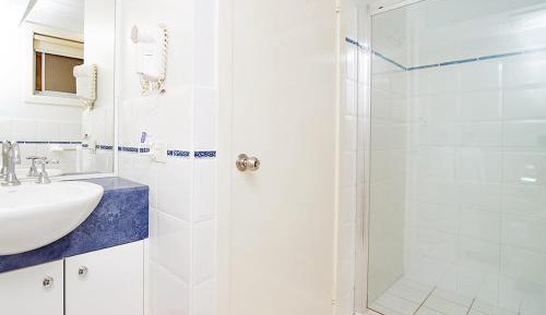 Three-Bedroom, Two-Bathroom, Double Lockup Garage Townhouse