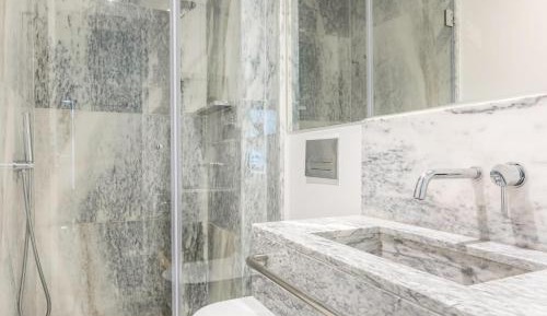 Superior One-Bedroom Apartment