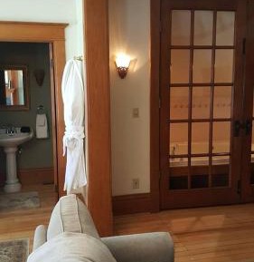 Queen Suite with Spa Bath