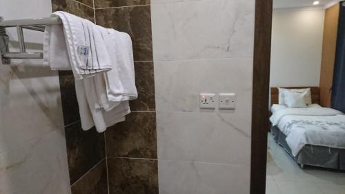 Three-Bedroom Superior Suite with Bait Shaer