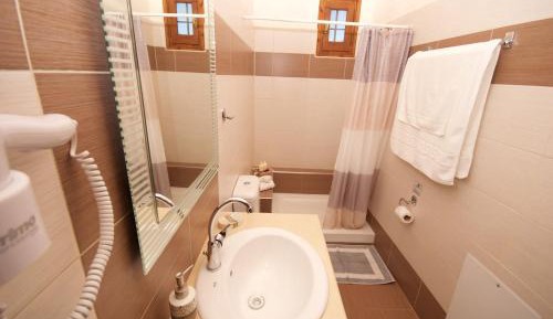 Large One-Bedroom Apartment with Sea View- mezzanine