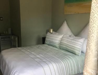Deluxe Double Room (2 Adults + 1 Child)