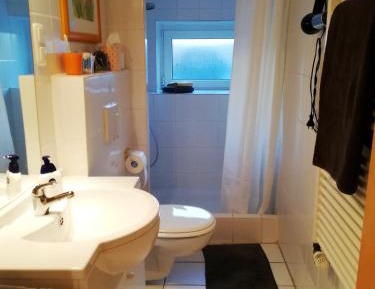 Doppelzimmer mit Dusche im Souterrain