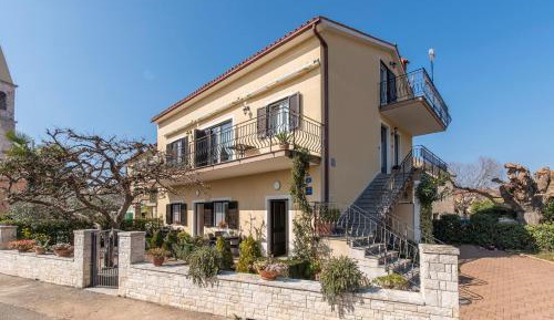 Apartment with Garden View