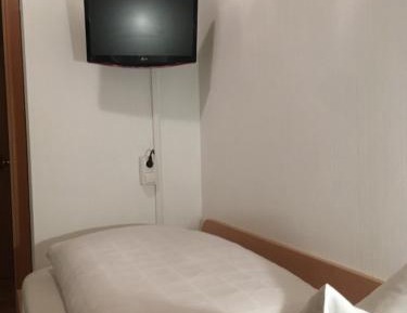 Single Room with Shared Bathroom