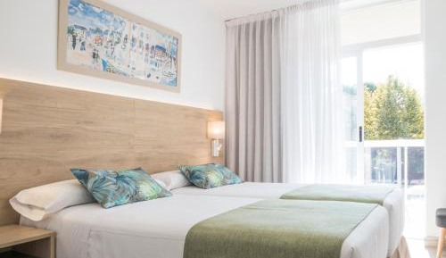Superior One-Bedroom Apartment (5 Adults)