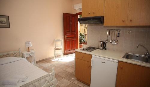 Studio (2 Adults)