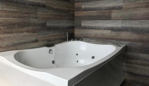 Suite with Hot Tub