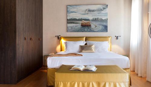 VIP Suite with Bathtub & Steam Bath - Narcissus