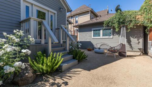 Two Bedroom Bungalow with Kitchen