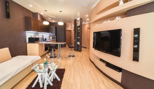Deluxe One-Bedroom Apartment with Balcony 