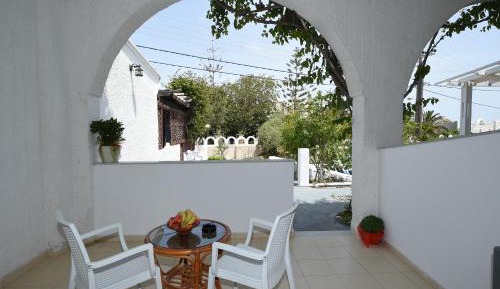 Studio (2 Adults) with Garden or Sea View