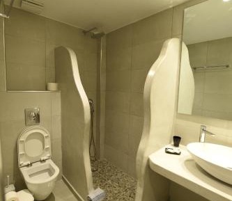 One-Bedroom Apartment (3 Adults) with Pool and Sea View