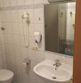 Double or Twin Room with Shower