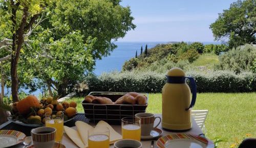 Comfort One-Bedroom Apartment with Terrace and Sea View