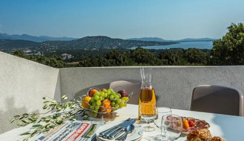 One-Bedroom Apartment with Sea View (4 Adults)