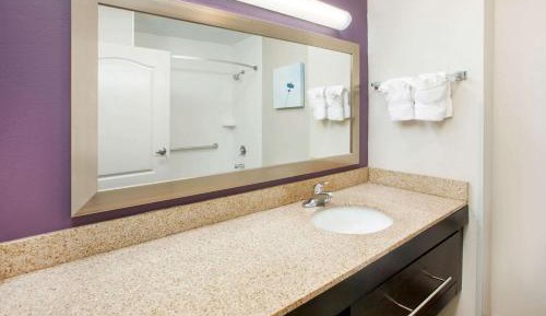 Deluxe Queen Room with Two Queen Beds