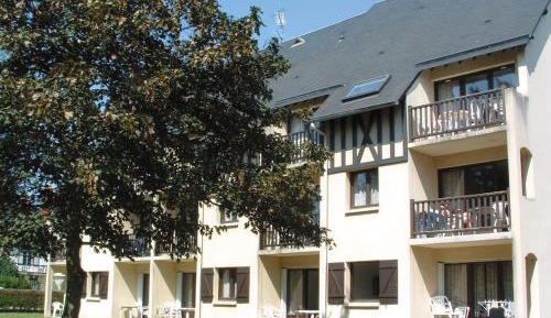 One-Bedroom Apartment or Two-Bedroom Apartment (6 Adults)