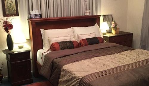 Deluxe Queen Suite