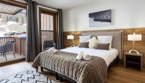 Three-Bedroom Apartment with Mountain View
