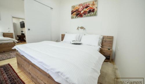 Apartment With Shared Bathroom