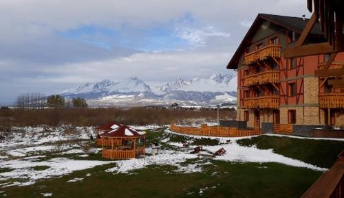 Apartment with Mountain View