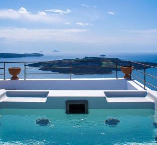 Cozy Suite with outdoor heated Jacuzzi on terrace
