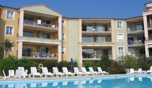 One-Bedroom Apartment (4 Adults)