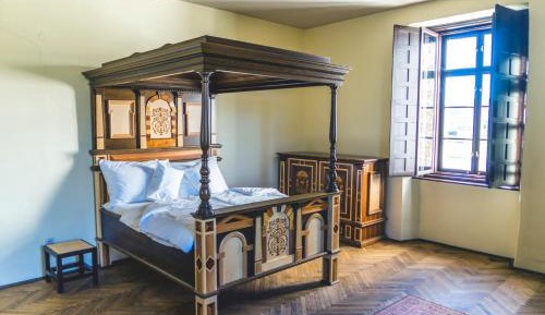 Quadruple Room with Private Bathroom