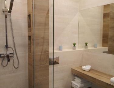 Double or Twin Room with Shower