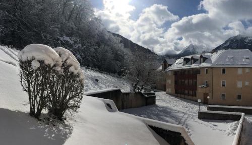 Apartment with Mountain View
