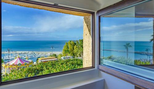 Deluxe Suite with Sea View