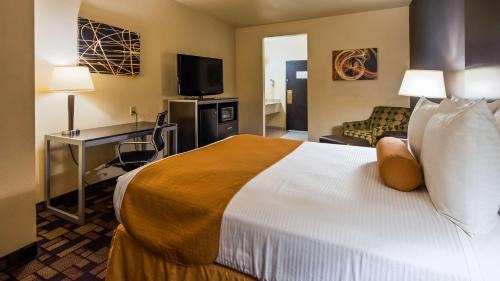 King Room with Bathtub - Disability Access/Non-Smoking