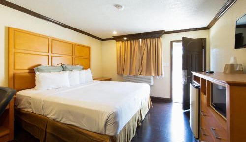 King Room - Non-Smoking