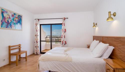 One-Bedroom Apartment with Balcony (2 Adults)