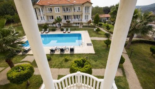 Three-Bedroom Apartment with Balcony