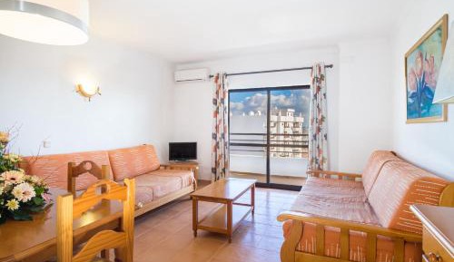 One-Bedroom Apartment with Balcony (4 Adults)