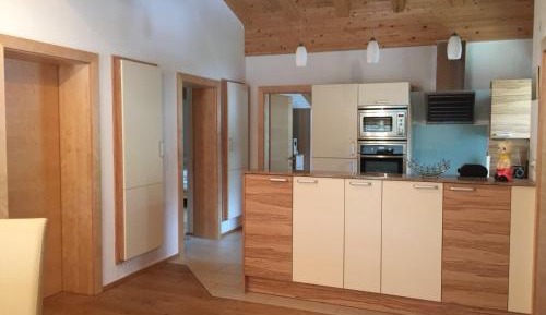 Apartment with Mountain View