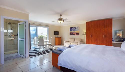 Suite with Mountain View