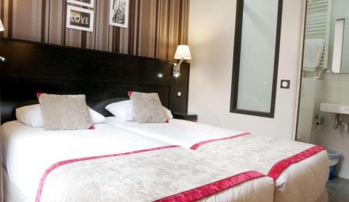 Twin Room with Private Bathroom