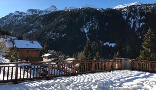 Apartment with Mountain View