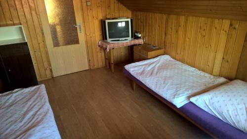 Double or Twin Room with Shared Bathroom